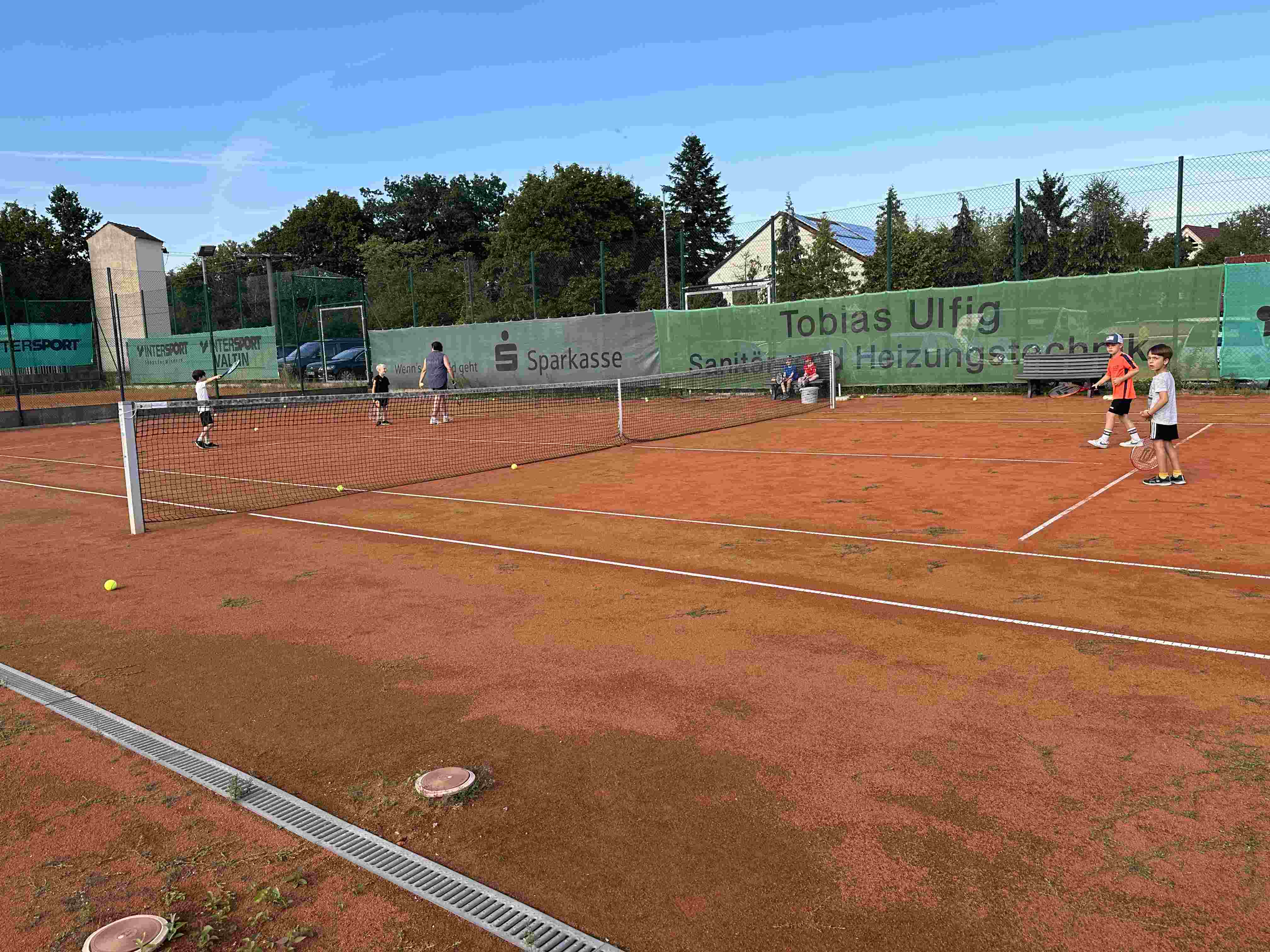                                                     Voller Schwung in´s Tennisvergnügen                                    